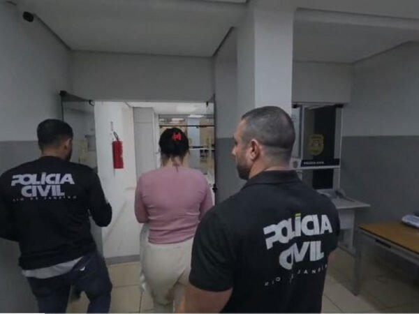 Policiais civis durante operação contra consórcio entre CV e PCC no Rio e São Paulo