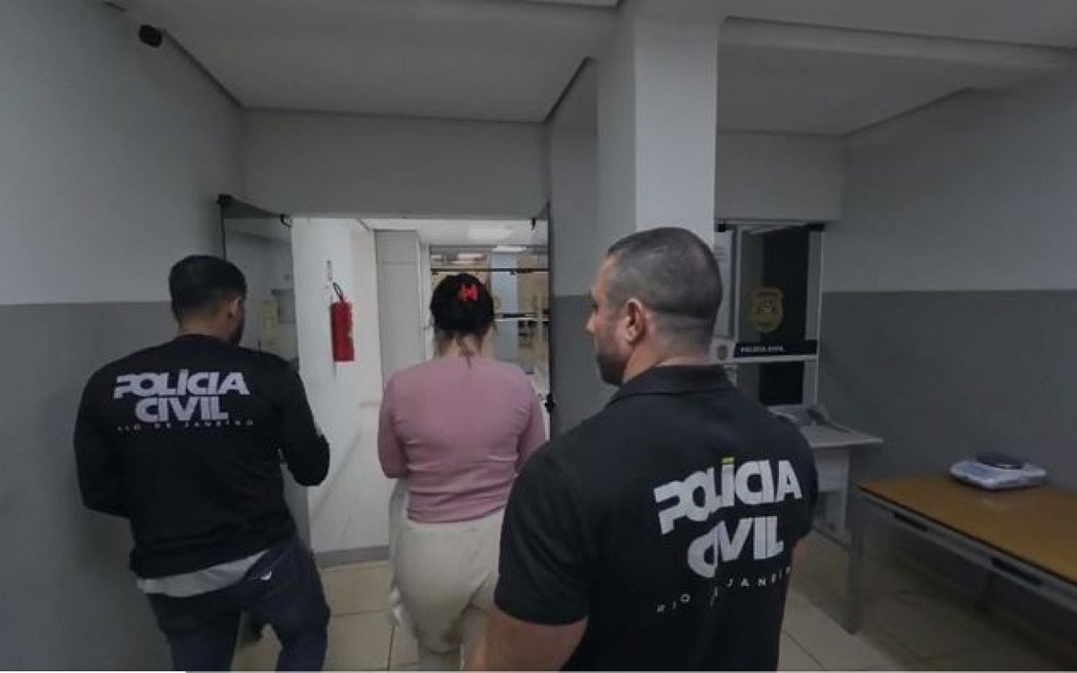 Policiais civis durante operação contra consórcio entre CV e PCC no Rio e São Paulo