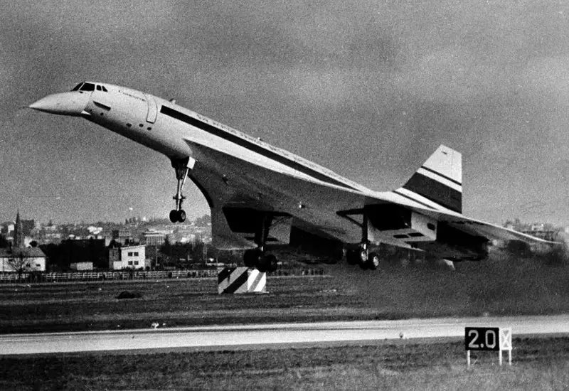 Concorde decola em seu primeiro voo, um marco na história da aviação