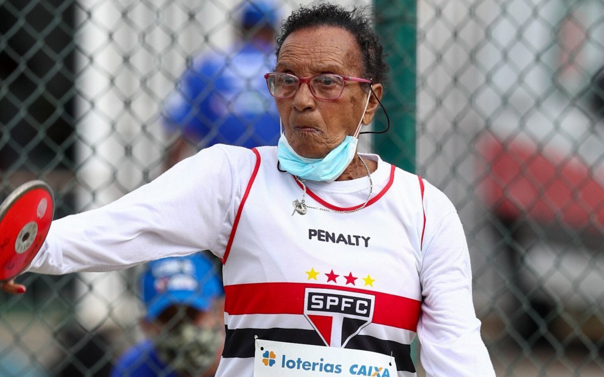 Wanda dos Santos, lenda do atletismo brasileiro, em evento esportivo