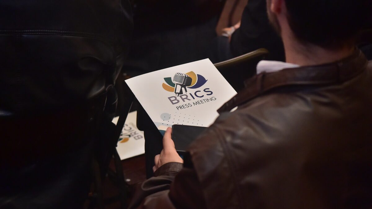 Palestrantes discutem BRICS e imprensa independente no Solar do Jambeiro