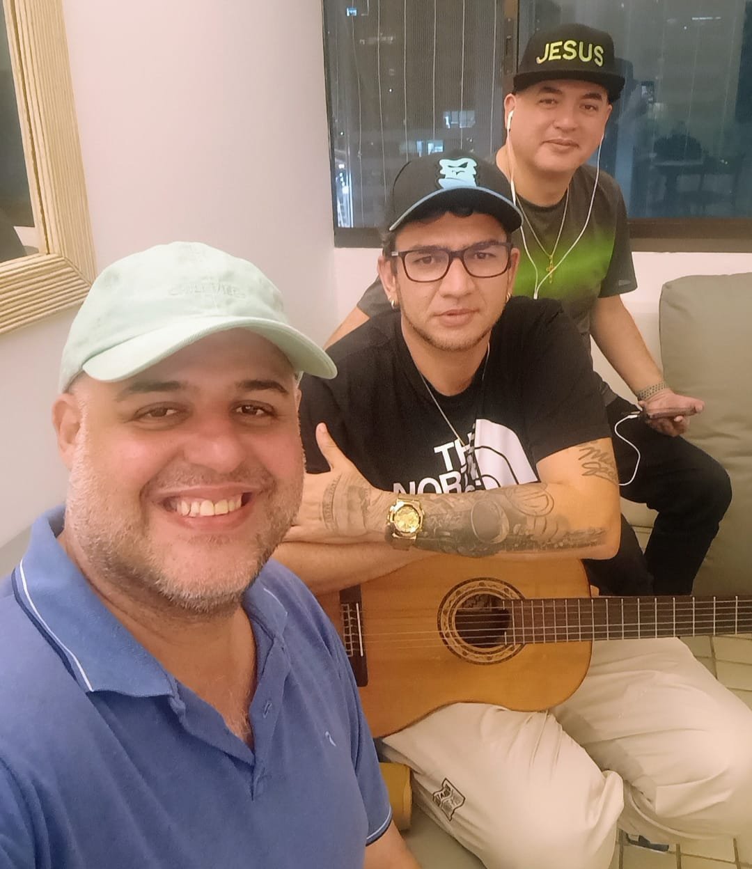 Beto Caju e Cristian Lima, compositores consagrados no cenário artístico nacional, com Rodrigo Sullivan | Acervo