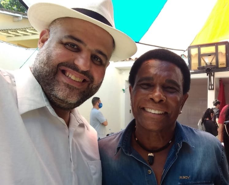 Antes de compor para a Viradouro, Rodrigo já transitava no meio carnavalesco, em meio a grandes nomes como Neguinho da Beija-Flor | Acervo