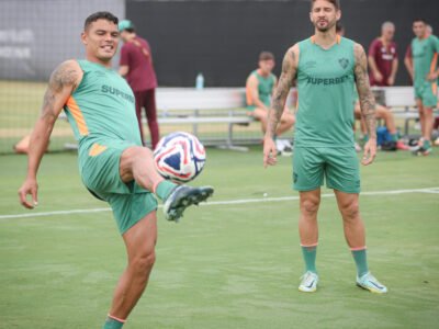 Thiago Silva comemora com companheiros vitória do Fluminense no Mundial