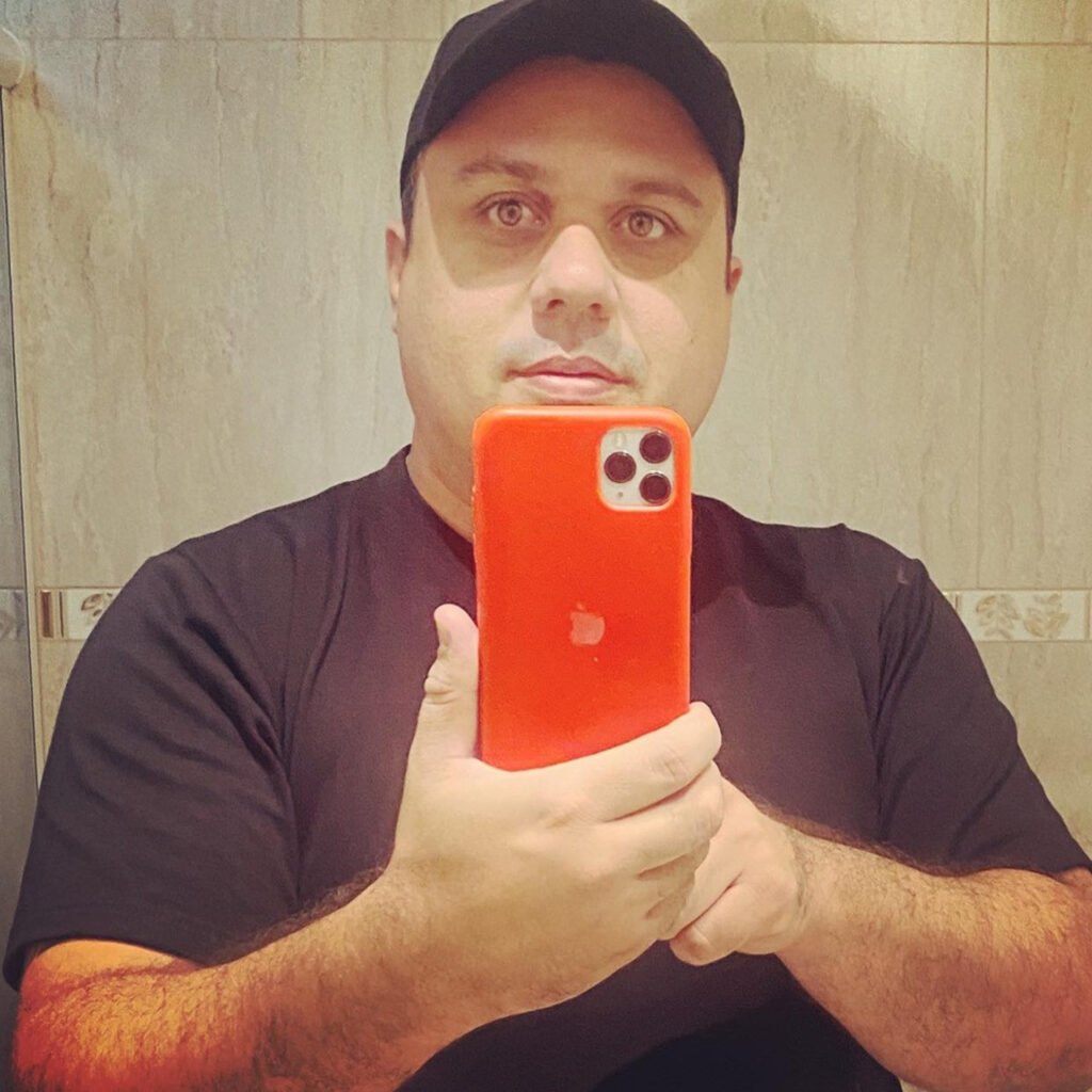 Thiago Torres Fernandes, de 39 anos, vítima de assassinato a tiros dentro de um Santana vinho, na Vila Ipiranga, Zona Norte de Niterói | Reprodução