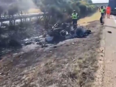 Carro carbonizado após acidente na Espanha que matou Diogo Jota e André Silva