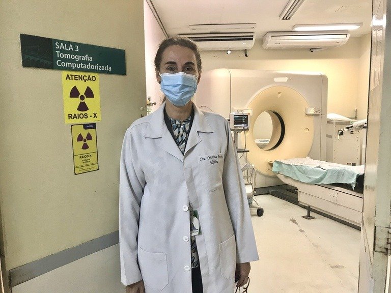 Professora Cristina Asvolinsque acredita que ao unir diferentes áreas do conhecimento, há grande esperança de que a inteligência artificial traga benefícios concretos para a Radiologia | Acervo Pessoal