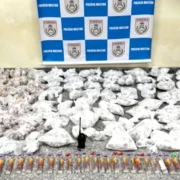 Drogas apreendidas pela PM durante ação no Cantagalo, em Niterói