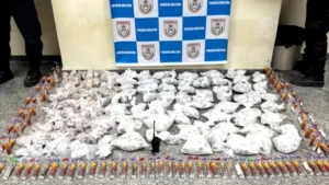 Drogas apreendidas pela PM durante ação no Cantagalo, em Niterói