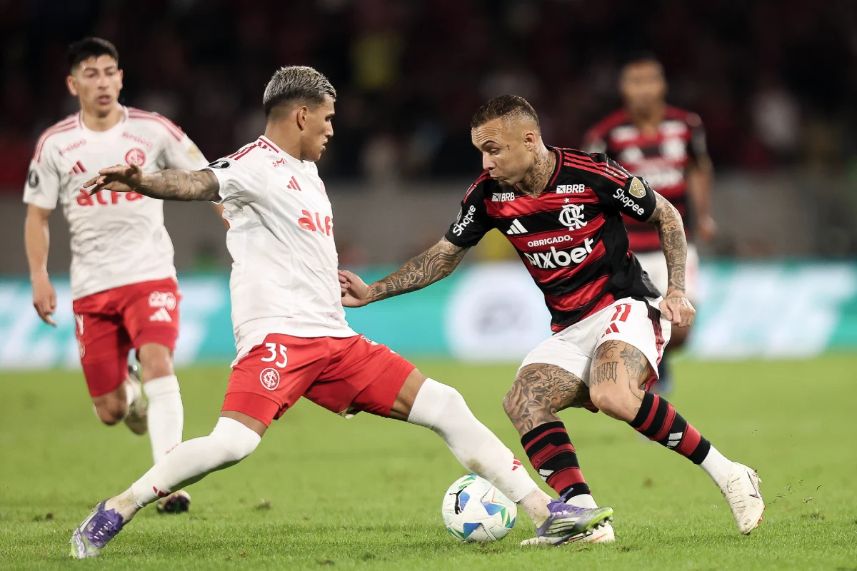 Cebolinha cria jogada ofensiva: jogador entrou na etapa complementar no lugar de Bruno Henrique |