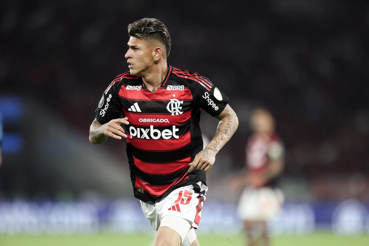 Carrascal realizou partida de estreia pelo Flamengo, mas ainda demonstrando que precisa se adaptar | Gilvan de Souza