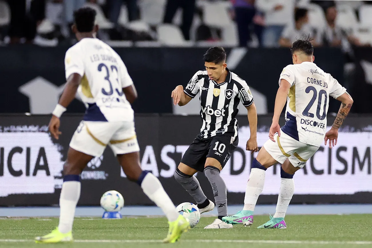 Libertadores 2025: Botafogo vence LDU com placar mínimo jogando em casa; jogo de volta é na altitude de Quito