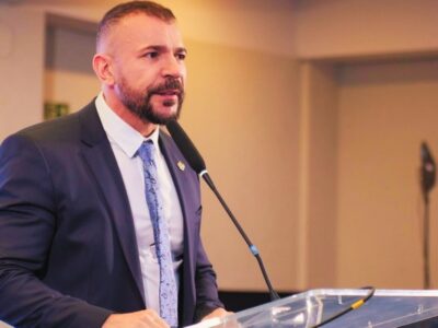 Presidente da Cedae Aguinaldo Ballon é empossado na Aesbe, destacando como desafio a universalização do saneamento no Brasil