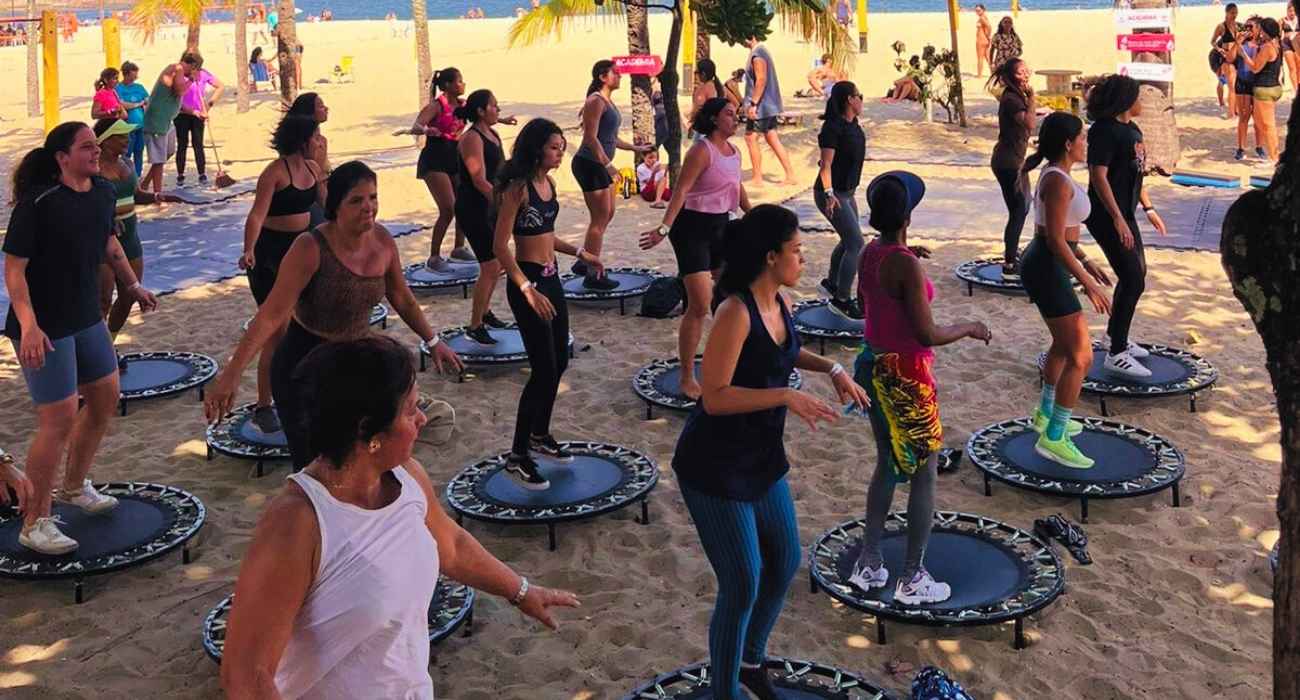Inscrições estão abertas para treinos e aulas de graça para a Academia Natural, na Praia de Icaraí, neste final de semana | Divulgação/SMEL