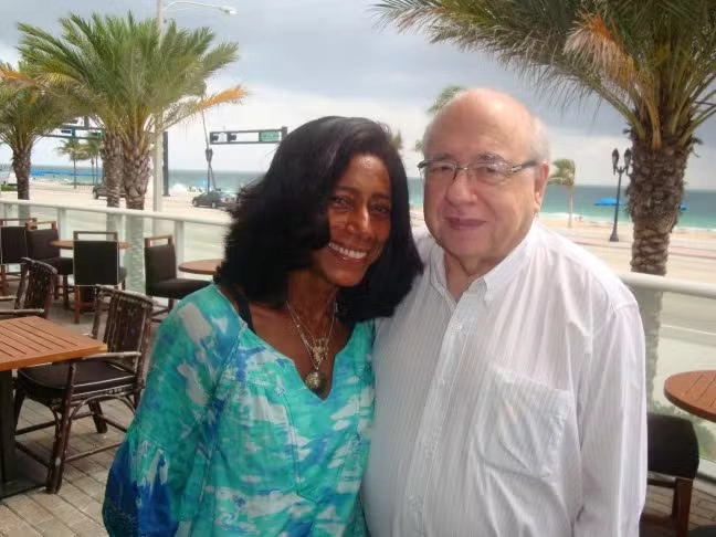 Encontro de Luis Fernando Verissimo com Glória Maria, em 2011, nos Estados Unidos | Reprodução