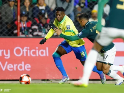 Luiz Henrique tenta levar perigo à defesa boliviana, mas parou nas mãos do goleiro Lampe durante a partida em El Alto | Raphael Ribeiro/CBF