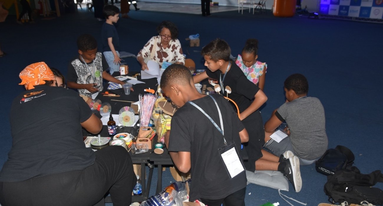 Participação da Clin na Semana Nacional de Ciência e Tecnologia em Niterói Equipe da Clin participa da 22ª Semana Nacional de Ciência e Tecnologia em Niterói