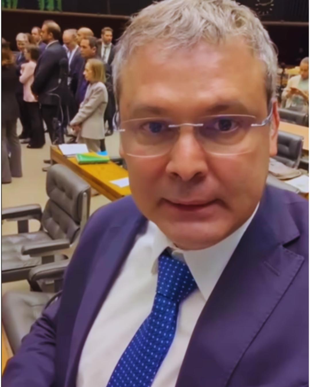 Lindbergh Farias, líder da Federação PT-PCdoB-PV, usou a tribuna disse que matéria ressuscitava a PEC da Blindagem, arquivada no Senado | Reprodução