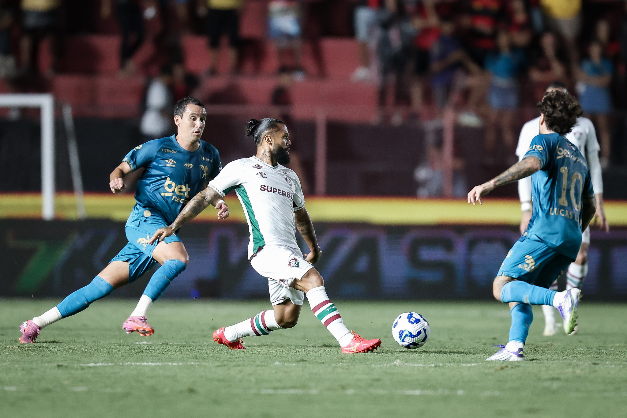Sport e Fluminense Empatam em Partida Intensa na Ilha do Retiro pelo Brasileirão 2025