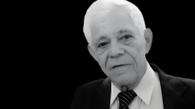 Jornalista Jourdan Amóra morre em Niterói aos 87 anos. diretor e proprietário de A Tribuna e do Jornal de Icaraí, apenas 40 dias após o falecimento de sua esposa, Eva Santana Amóra.