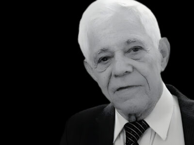 Jornalista Jourdan Amóra morre em Niterói aos 87 anos. diretor e proprietário de A Tribuna e do Jornal de Icaraí, apenas 40 dias após o falecimento de sua esposa, Eva Santana Amóra.