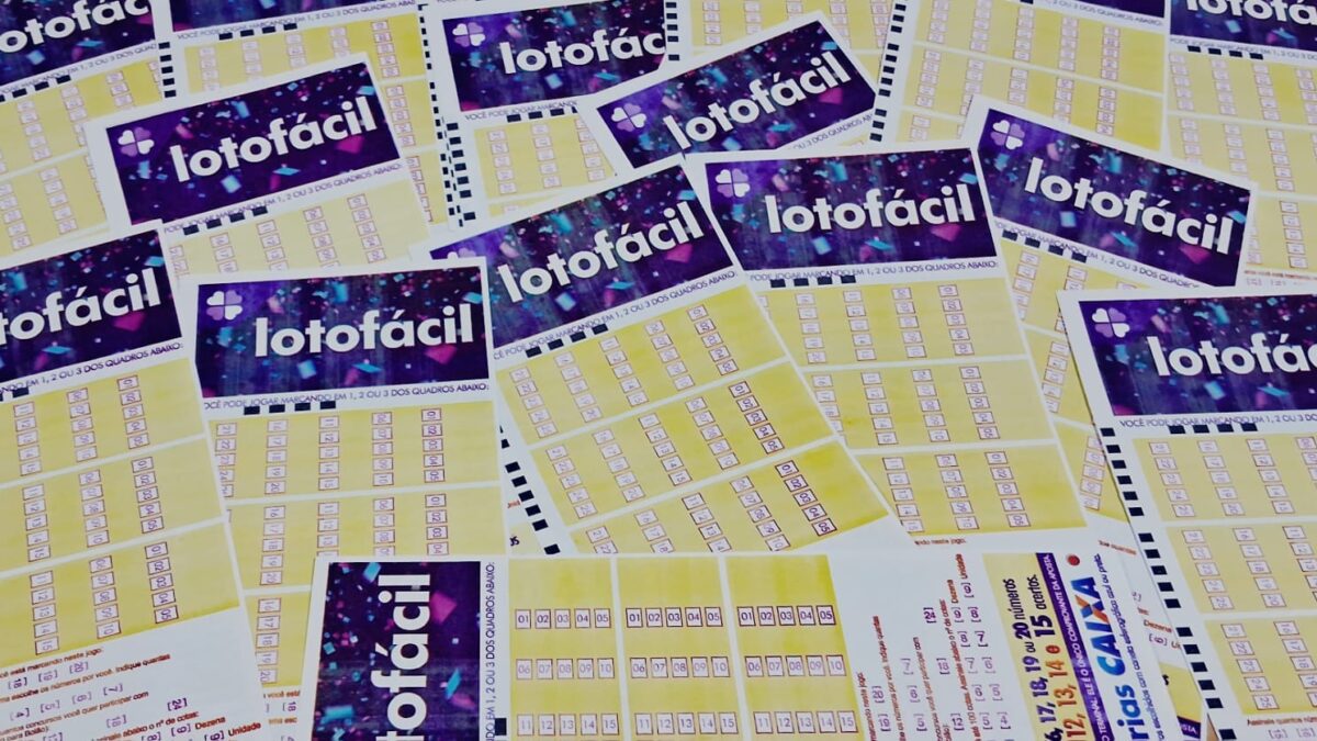 Lotofácil concurso 3512: resultado do sorteio, números e dezenas desta terça-feira, 14/10, com apuração ao vivo
