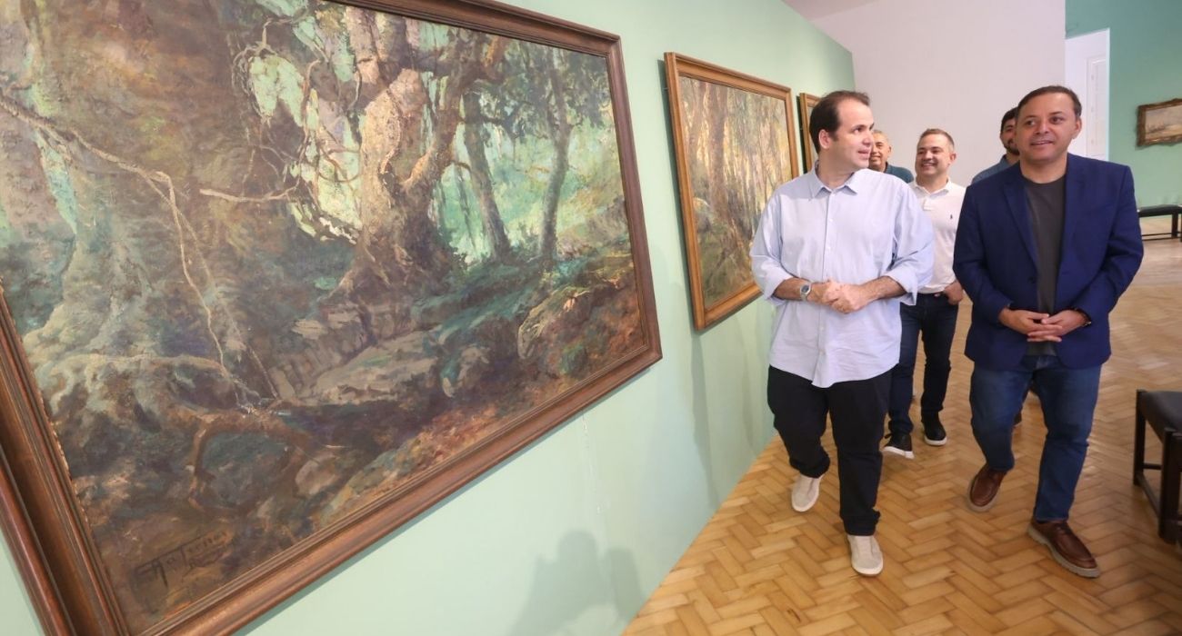 Visita do prefeito Rodrigo Neves ao Museu Antônio Parreiras em Niterói Prefeito Rodrigo Neves e deputado Áureo Ribeiro durante visita ao Museu Antônio Parreiras em Niterói