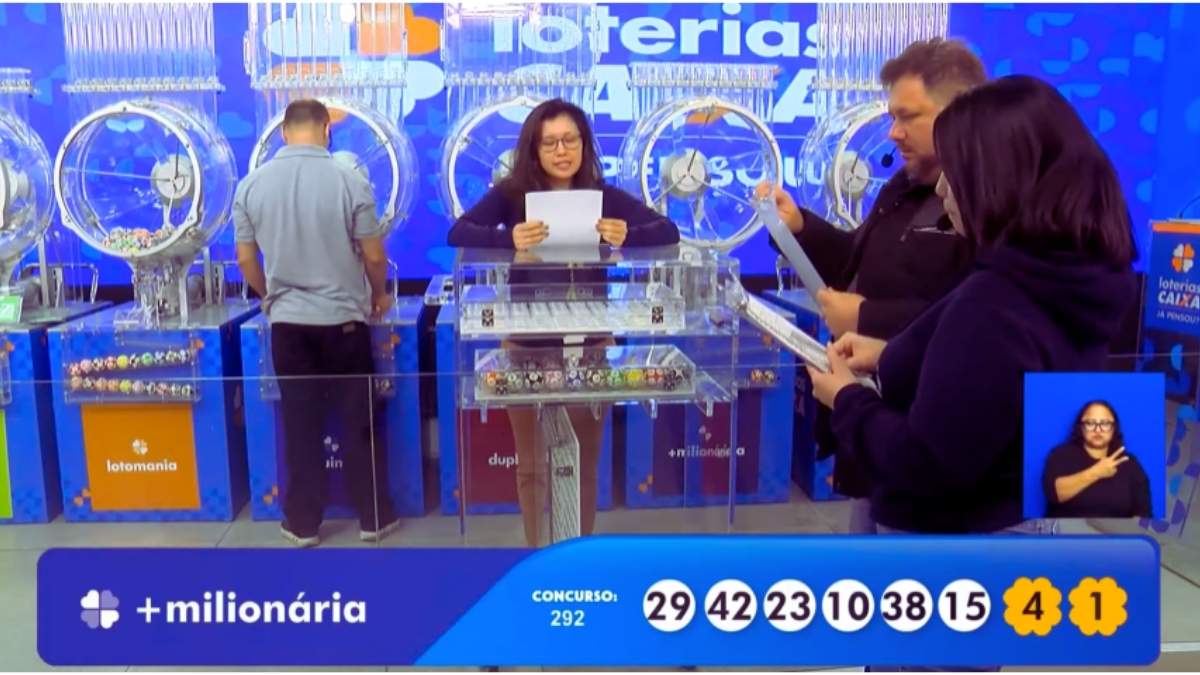 Auditores conferem resultado do Concurso 292 da +milionária: resultado do sorteio ao vivo, dezenas e premiação desta quarta, 8/10 | Reprodução/YouTube/Loterias Caixa