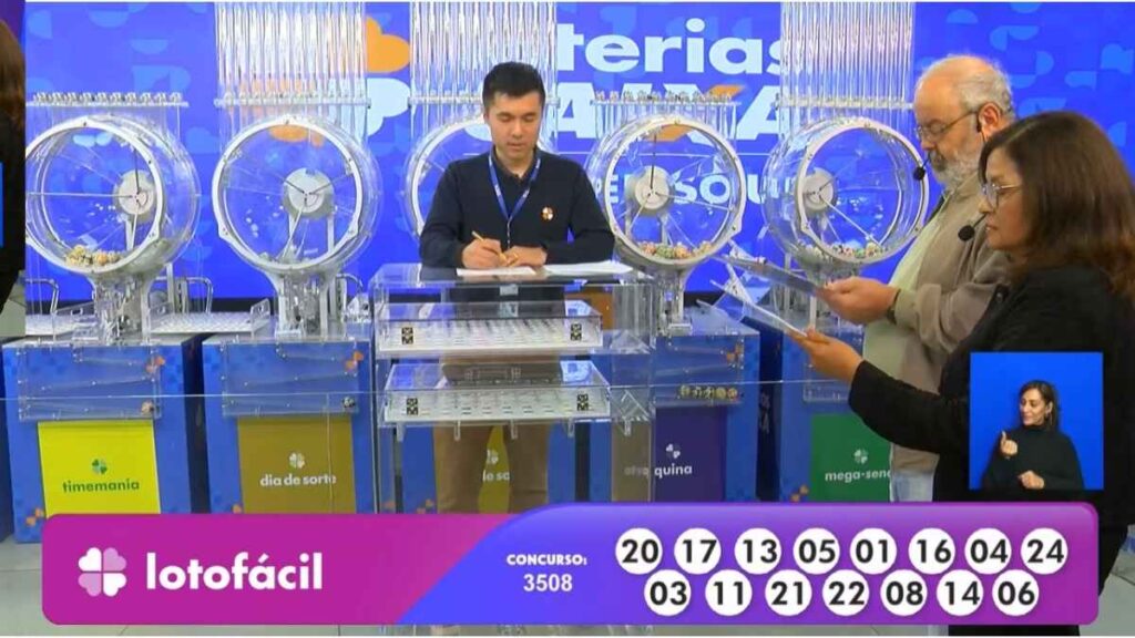 Auditores fazem a conferência do resultado do sorteio do concurso 3508 da Lotofácil desta quinta, 9/10, com apuração ao vivo. Confira seu jogo, veja seus números, dezenas sorteadas, premiação e apostas ganhadoras