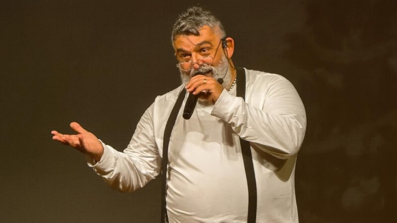 Guga Gallo estrela "Eu, Noel: O lado B do Natal" na Sala Nelson, apenas sexta (24) e sábado (25)