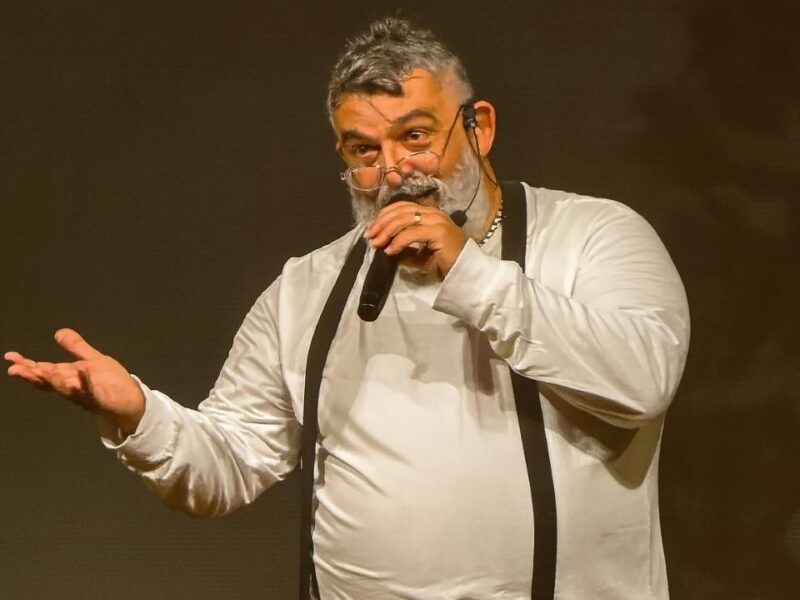 Guga Gallo estrela "Eu, Noel: O lado B do Natal" na Sala Nelson, apenas sexta (24) e sábado (25)