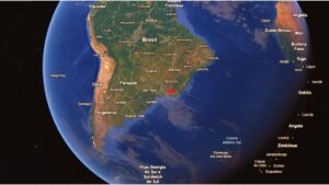 O desafio da Olimpíada Brasileira de Geoinformação está no uso da tecnologia para analisar e propor soluções sustentáveis para o nosso planeta, mostrado na imagem através de ferramentas de geoinformação, destacando o Brasil e estado do Rio de Janeiro, sede da UFRJ, UFF e UERJ-FFP | Reprodução/Google Earth