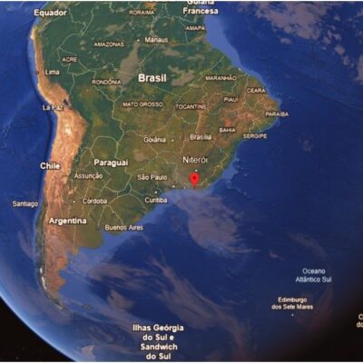 O desafio da Olimpíada Brasileira de Geoinformação está no uso da tecnologia para analisar e propor soluções sustentáveis para o nosso planeta, mostrado na imagem através de ferramentas de geoinformação, destacando o Brasil e estado do Rio de Janeiro, sede da UFRJ, UFF e UERJ-FFP | Reprodução/Google Earth