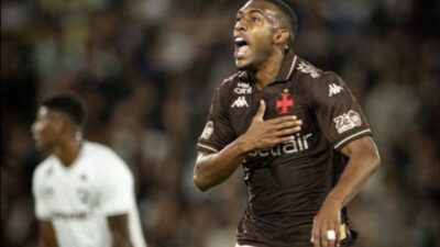Vasco vence o Fluminense por 2 a 0 no Maracanã e embala no Brasileirão