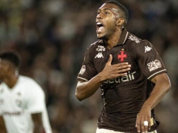 Vasco vence o Fluminense por 2 a 0 no Maracanã e embala no Brasileirão