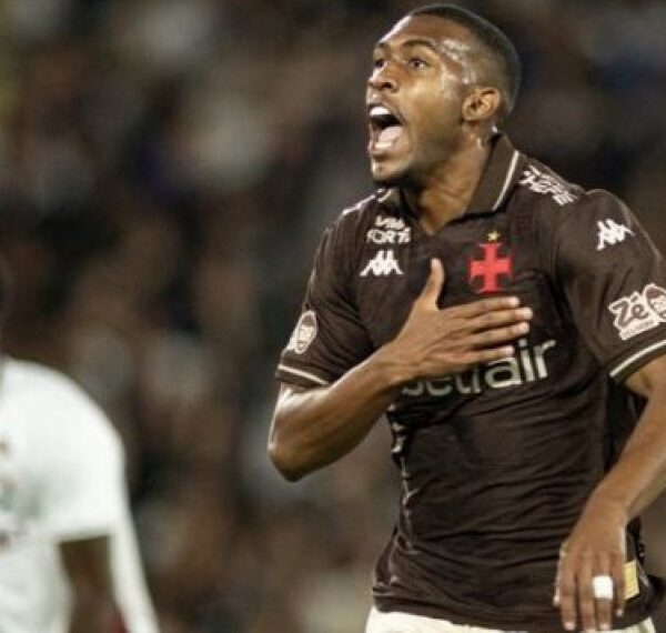Vasco vence o Fluminense por 2 a 0 no Maracanã e embala no Brasileirão