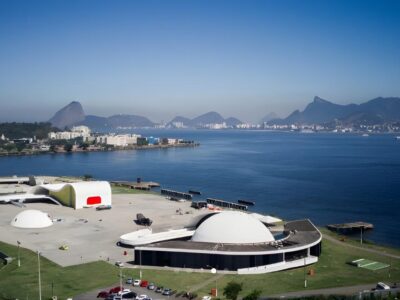 Imagem de apoio para reportagem sobre encontro gratuito no Caminho Niemeyer, em Niterói, com orientação para mulheres sobre direitos do consumidor, relações de consumo e pequenos negócios
