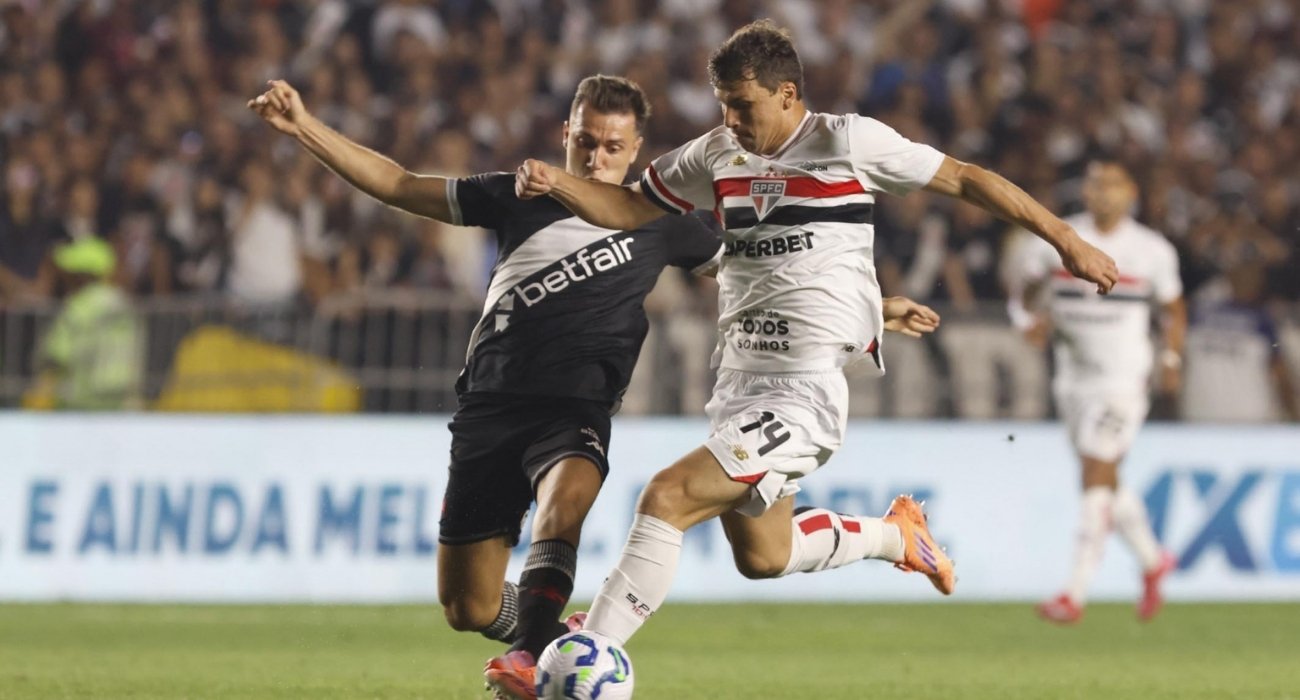 Lucas Piton em ação pelo Vasco em São Januário
