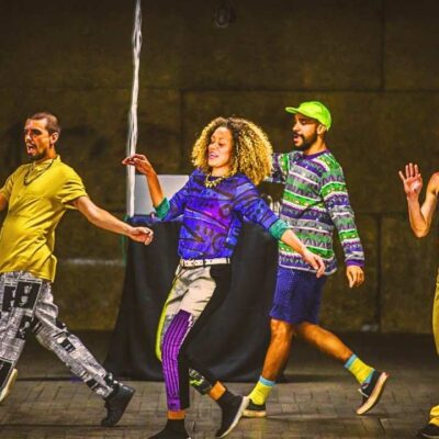 O elenco de “DANÇA” em ação: cinco artistas transformam ritmos, gestos e vivências periféricas em uma experiência cênica híbrida e vibrante