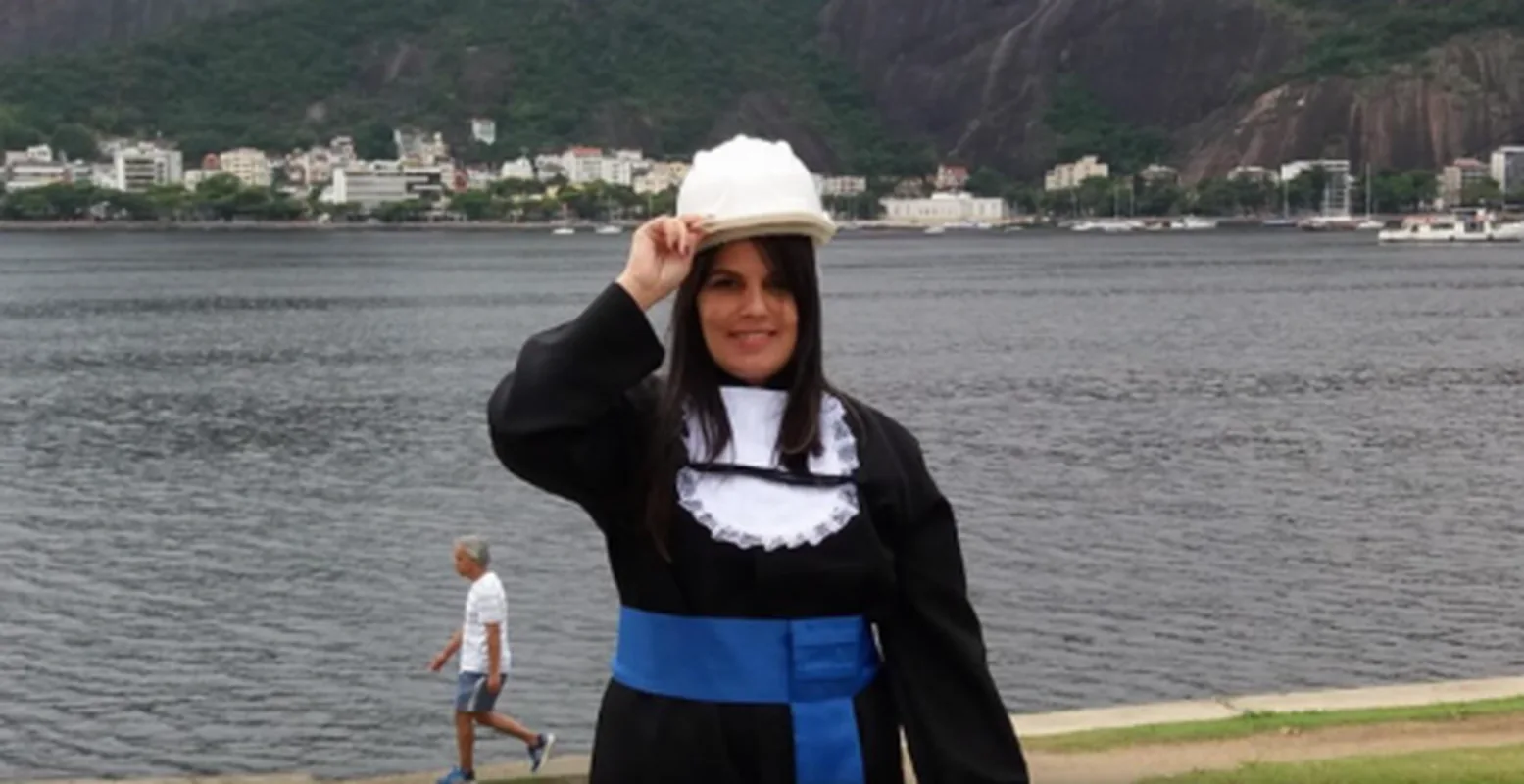 Véspera de Natal em Niterói: Mulher morre após tiro atingir carro de APP no Fonseca