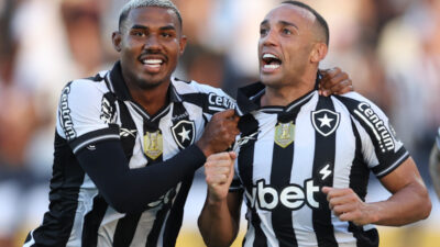 Botafogo vira sobre o Fortaleza, vence por 4 a 2 e encerra o Brasileirão sem a vaga direta na Libertadores