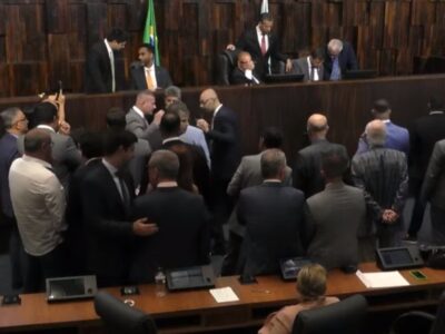 Alerj: Por maioria, deputados votam para revogar prisão de Rodrigo Bacellar