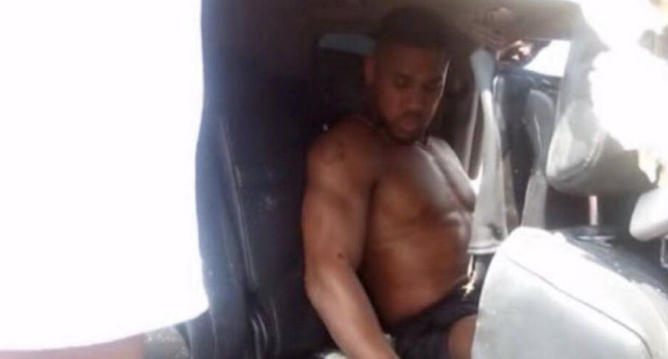 Anthony Joshua após acidente dentro do carro na Nigéria Anthony Joshua após acidente dentro do carro na Nigéria
