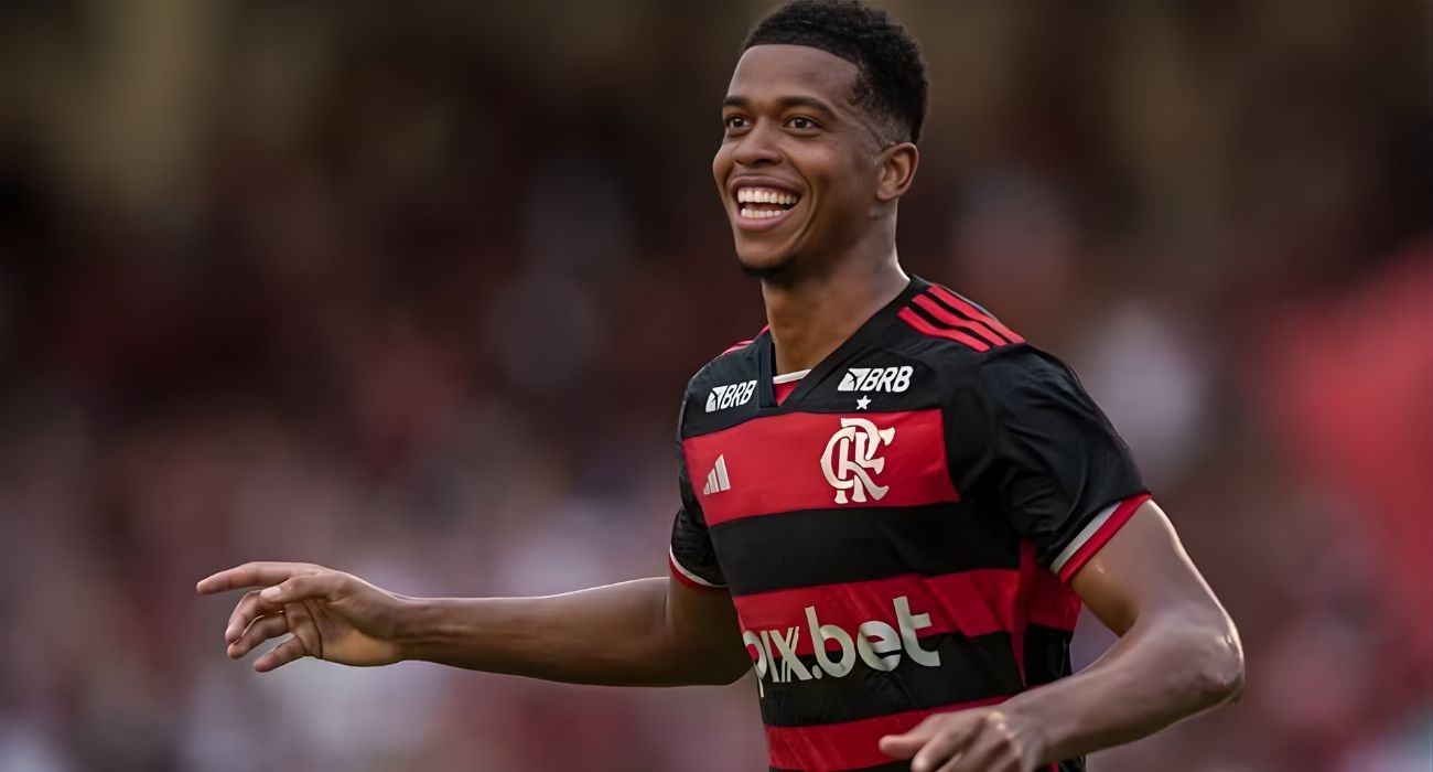 Carlinhos com a camisa do Flamengo antes de ser emprestado ao Remo