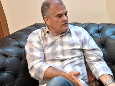 Luiz Vieira, presidente da CDL-Niterói, concede entrevista ao Folha do Leste e comenta com a repórter Maria Inez Magalhães a alta nas vendas de Natal e a reforma trinutária | André Freitas/Folha do Leste