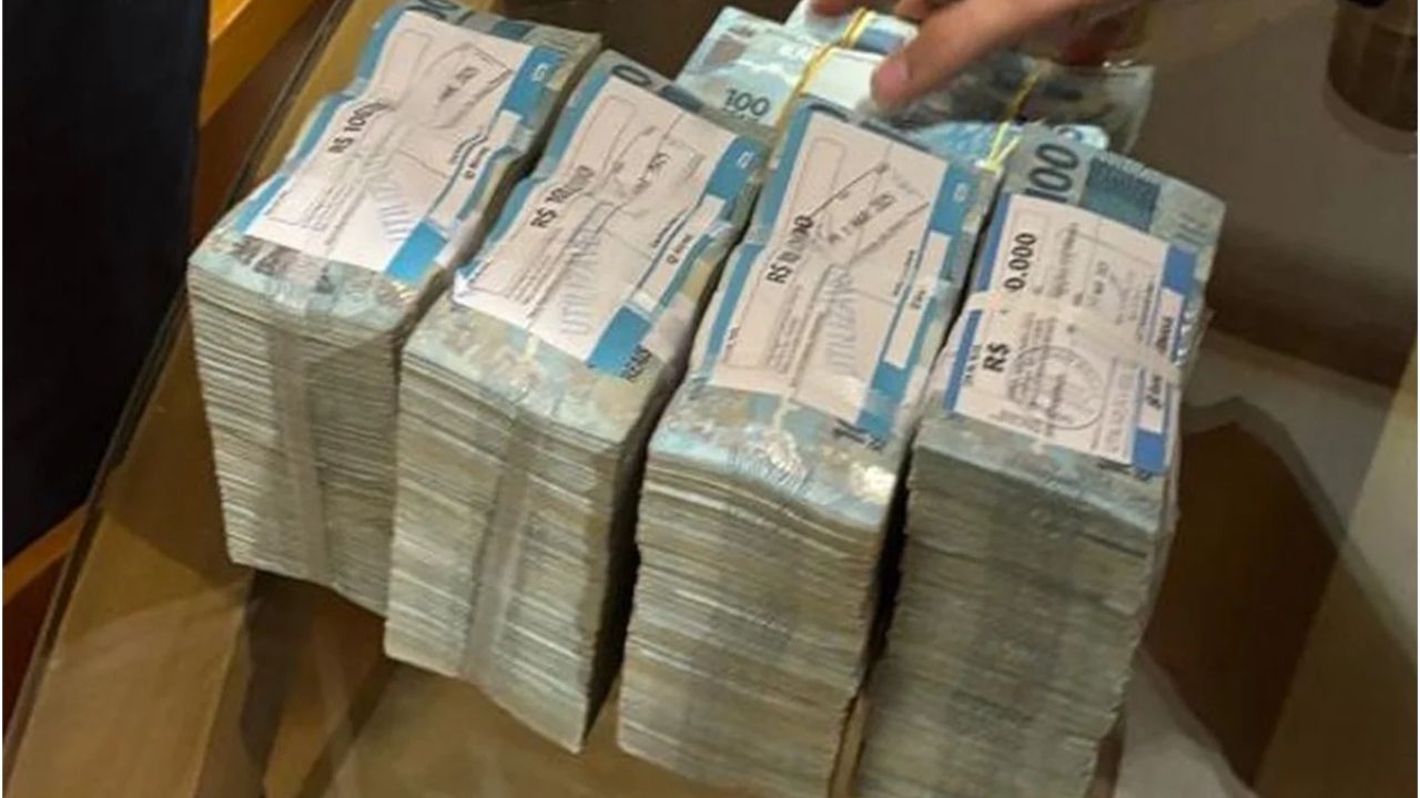 Dinheiro apreendido num endereço residencial do deputado Sóstenes Cavalcanti