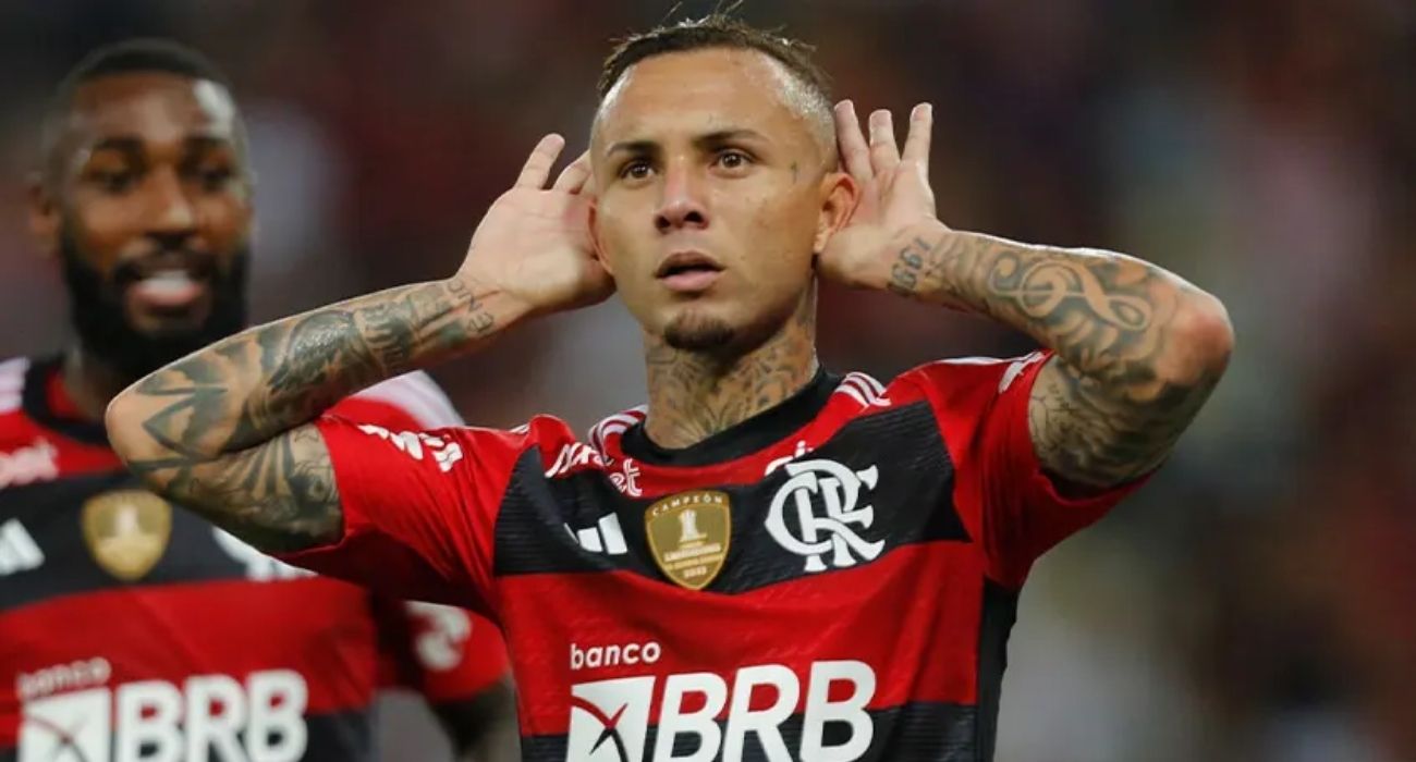 Everton Cebolinha em ação pelo Flamengo durante partida oficial