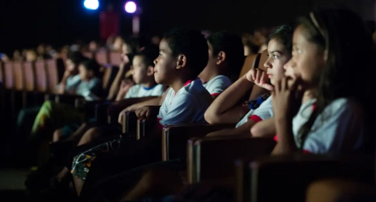 Sala de cinema exibindo filme brasileiro
