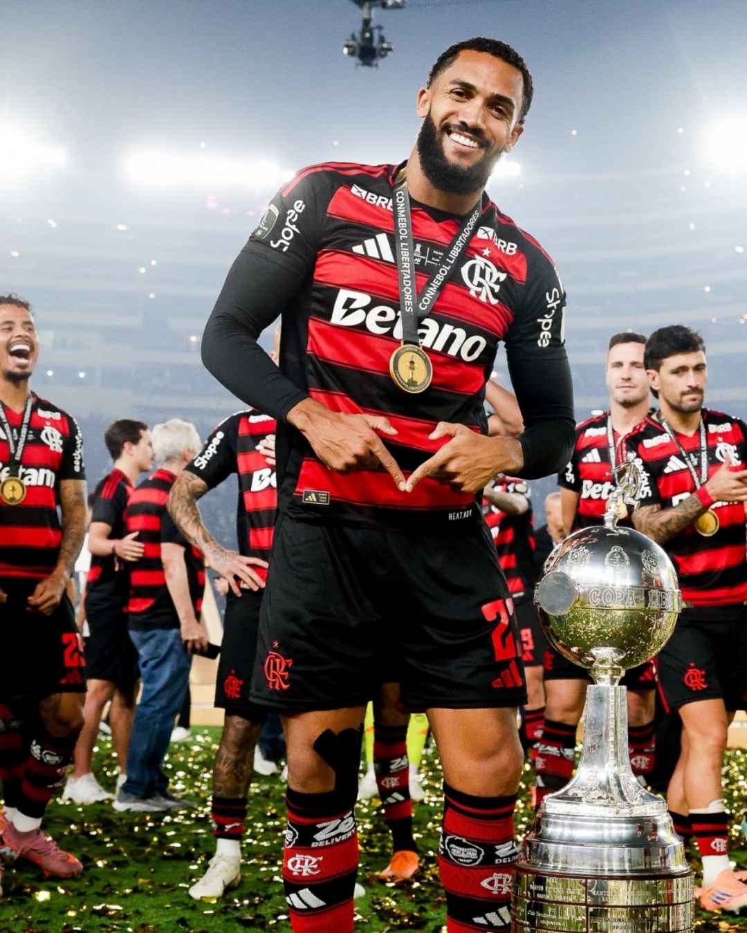 Juninho se despede do Flamengo após venda ao Pumas