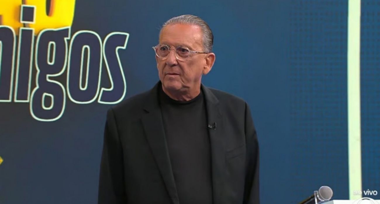 Galvão Bueno durante gravação para redes sociais